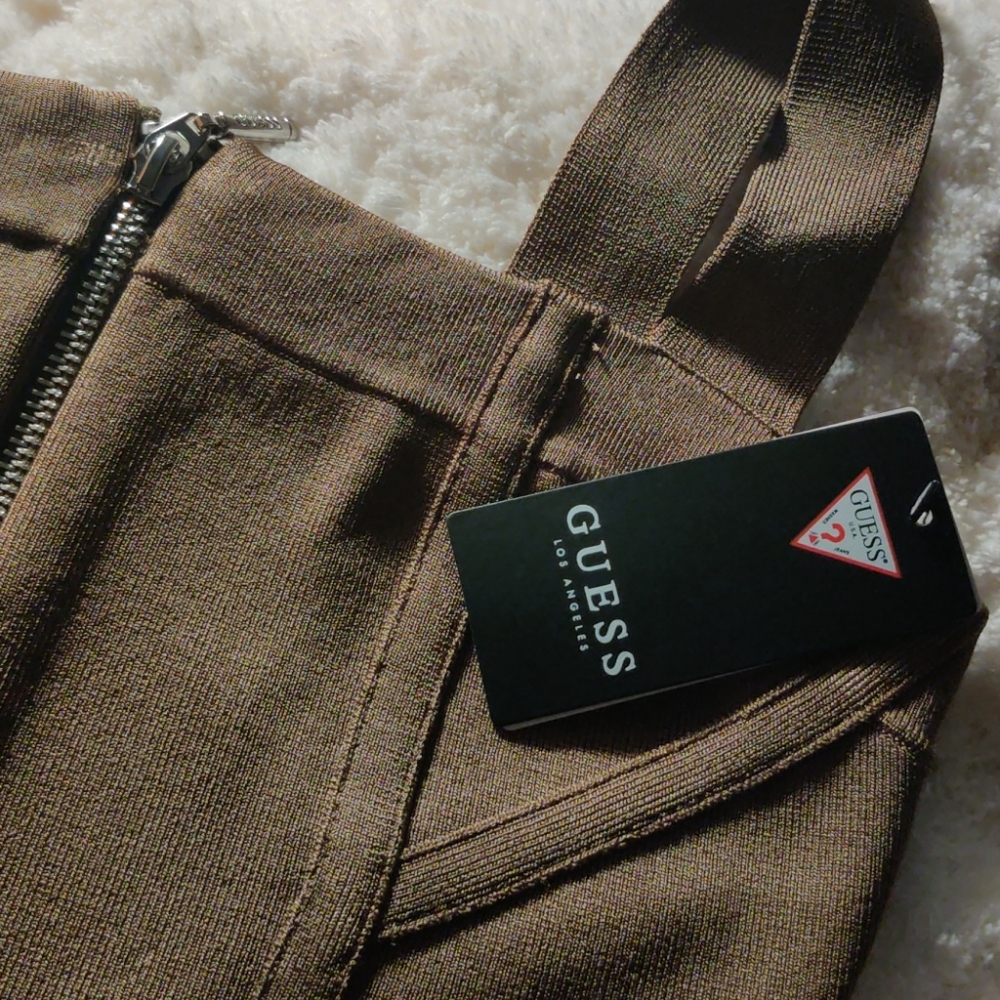 Guess - Picture 2 of 4